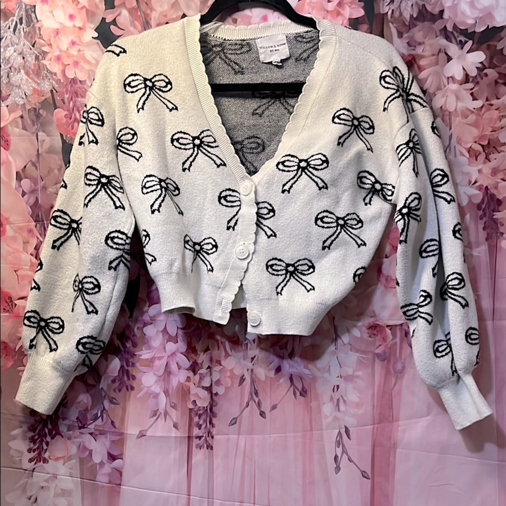 Women's White Bow Pattern Sweater - Willow & Wind